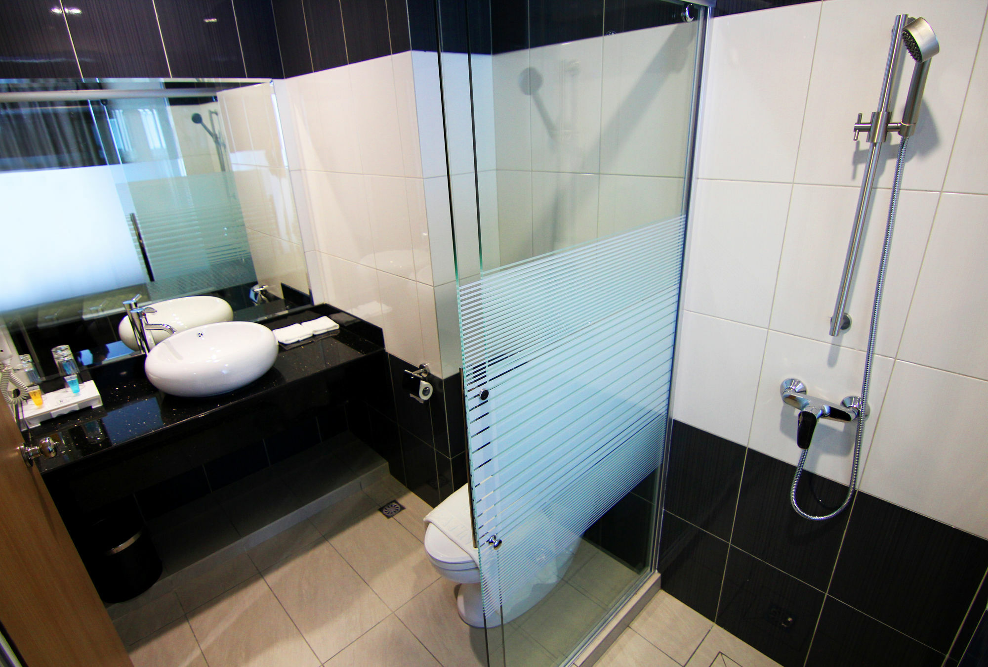 Putatan Platinum Hotel Kota Kinabalu Ngoại thất bức ảnh